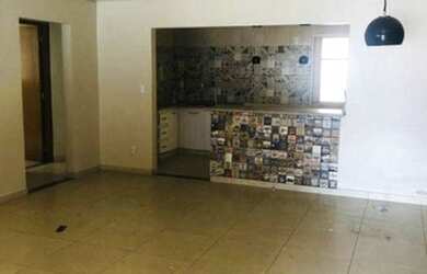 Imagem: A casa possui 3 Dormitórios, 2 Banheiros, 1 Vaga na garagem