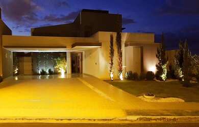 Imagem: A casa em condomínio possui 4 Dormitórios, 2 Banheiros, 2