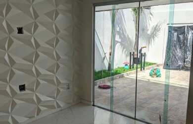 Imagem: A casa possui 2 Dormitórios, 2 Banheiros, 2 Vagas na garagem