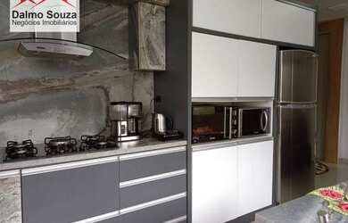 Imagem: A casa possui 4 Dormitórios, 3 Banheiros, 3 Vagas na garagem