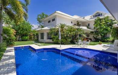 Imagem: A casa em condomínio possui 5 Dormitórios, 4 Banheiros, 2