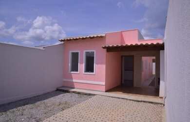 Imagem: A casa possui 2 Dormitórios, 1 Banheiro, 1 Vaga na garagem