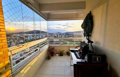 Imagem: O apartamento possui 3 Dormitórios, 2 Banheiros, 1 Vaga na