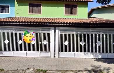 Imagem: A casa possui 3 Dormitórios, 4 Banheiros, 4 Vagas na garagem