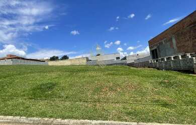 Imagem: O terreno possui 600m² de Área e está localizado em Jardim