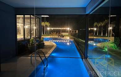 Imagem: A casa em condomínio possui 5 Dormitórios, 5 Banheiros, 5