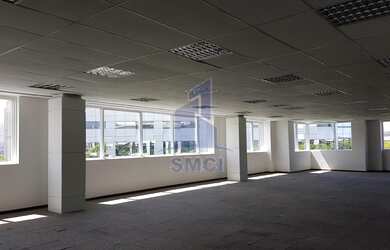 Imagem: O depósito possui 5 Vagas na garagem, 513m² de Área e está