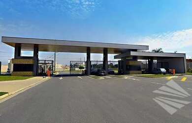 Imagem: A casa em condomínio possui 3 Dormitórios, 2 Banheiros, 4