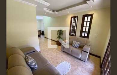 Imagem: A casa possui 3 Dormitórios, 3 Banheiros, 2 Vagas na garagem