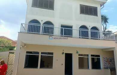 Imagem: A casa possui 4 Dormitórios, 5 Banheiros, 5 Vagas na garagem