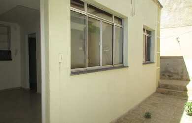 Imagem: A casa possui 2 Dormitórios, 1 Banheiro, 1 Vaga na garagem