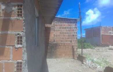 Imagem: A casa possui 2 Dormitórios, 1 Banheiro e está localizado