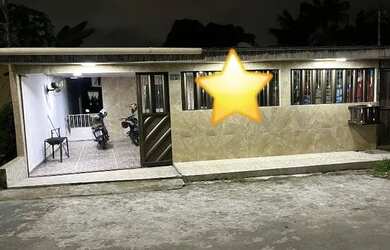 Imagem: A casa possui 3 Dormitórios, 3 Banheiros, 2 Vagas na garagem