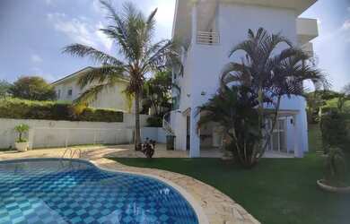 Imagem: A casa em condomínio possui 5 Dormitórios, 5 Banheiros, 5