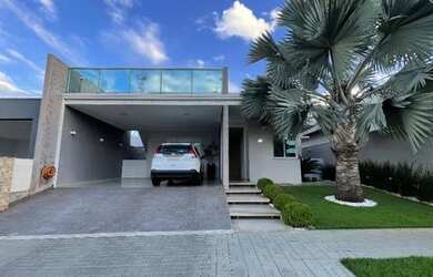 Imagem: A casa em condomínio possui 3 Dormitórios, 1 Banheiro, 2 Vagas