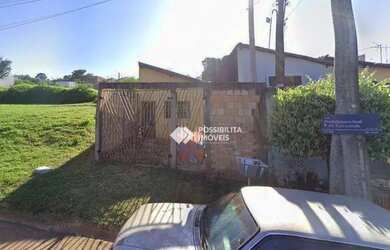 Imagem: A casa possui 2 Dormitórios, 1 Banheiro, 2 Vagas na garagem