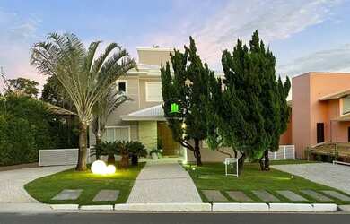 Imagem: A casa em condomínio possui 4 Dormitórios, 5 Banheiros, 5