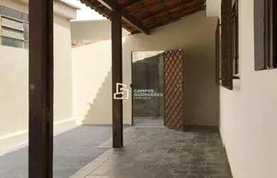 Imagem: A casa possui 2 Dormitórios, 2 Banheiros, 85m² de Área, Imóvel