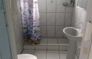 Imagem: A casa possui 1 Dormitório, 1 Banheiro, 2 Vagas na garagem