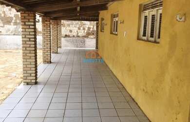 Imagem: A casa possui 5 Dormitórios, 3 Banheiros e está localizado