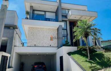 Imagem: A casa em condomínio possui 4 Dormitórios, 5 Banheiros, 4