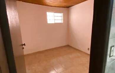 Imagem: A casa possui 3 Dormitórios, 2 Banheiros, 5 Vagas na garagem