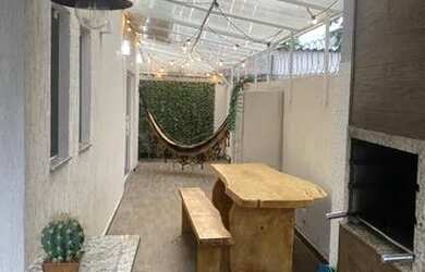 Imagem 10: Casa de condomínio para venda possui 220 metros quadrados com 4 quartos