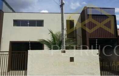 Imagem: O depósito possui 4 Vagas na garagem, 240m² de Área e está