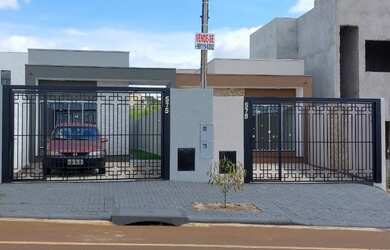 Imagem: A casa possui 2 Dormitórios, 2 Banheiros, 2 Vagas na garagem