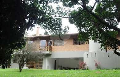 Imagem: A casa em condomínio possui 4 Dormitórios, 5 Banheiros, 4