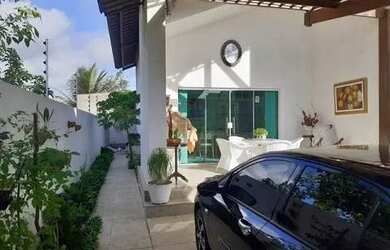 Imagem: A casa possui 3 Dormitórios, 2 Banheiros, 93m² de Área e