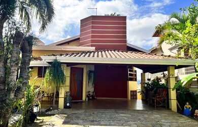 Imagem: A casa em condomínio possui 3 Dormitórios, 3 Banheiros, 4