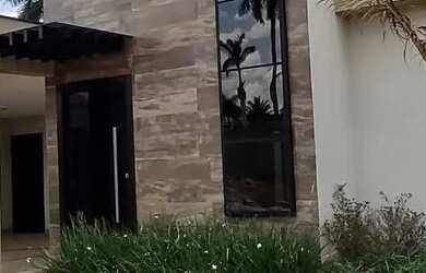 Imagem: A casa em condomínio possui 3 Dormitórios, 3 Banheiros, 2