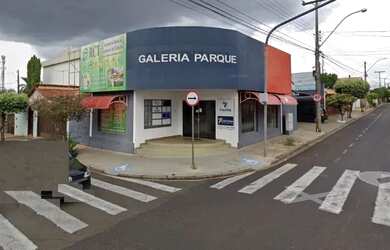 Imagem: O depósito possui 3 Vagas na garagem e está localizado em