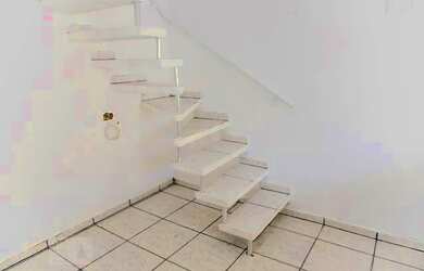 Imagem: A casa possui 2 Dormitórios, 2 Banheiros, 1 Vaga na garagem