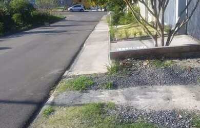 Imagem: A casa possui 1 Dormitório, 1 Banheiro, 1 Vaga na garagem