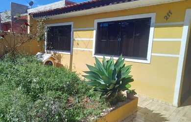 Imagem: A casa possui 2 Dormitórios, 1 Banheiro, 1 Vaga na garagem