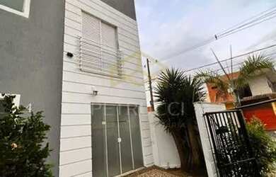 Imagem: A casa possui 2 Dormitórios, 3 Banheiros, 2 Vagas na garagem