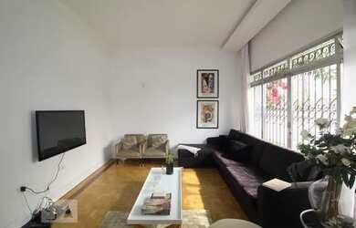 Imagem: A casa possui 3 Dormitórios, 4 Banheiros, 5 Vagas na garagem