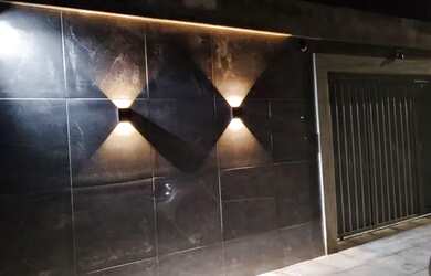 Imagem: A casa possui 3 Dormitórios, 3 Banheiros, 1 Vaga na garagem