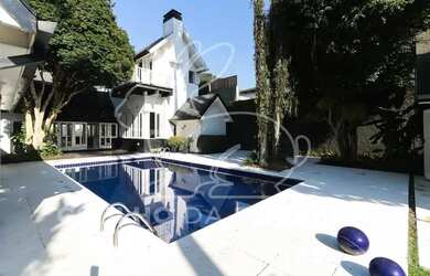 Imagem: A casa possui 5 Dormitórios, 5 Banheiros, 5 Vagas na garagem