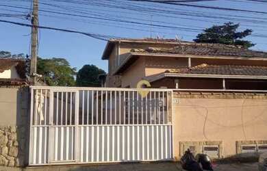 Imagem: A casa possui 2 Dormitórios, 3 Banheiros, 4 Vagas na garagem