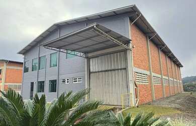 Imagem: O depósito possui 5 Vagas na garagem, 1.224m² de Área e