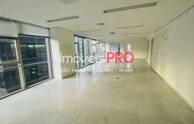 Imagem: O depósito possui 4 Vagas na garagem e 330m² de Área e está