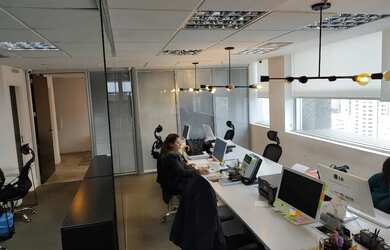 Imagem: O depósito possui 2 Vagas na garagem, 103m² de Área e está