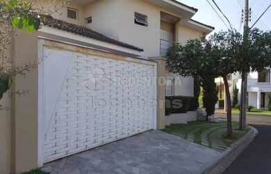 Imagem: A casa em condomínio possui 5 Dormitórios, 5 Banheiros, 3