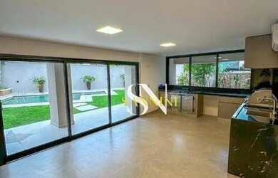 Imagem: A casa em condomínio possui 4 Dormitórios, 5 Banheiros, 5