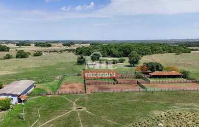 Imagem: A fazenda possui 500m² de Área e está localizado em Crixás