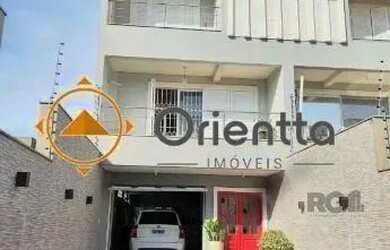 Imagem: A casa possui 4 Dormitórios, 5 Banheiros, 3 Vagas na garagem