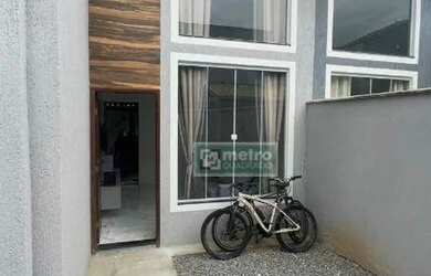 Imagem: A casa possui 2 Dormitórios, 2 Banheiros, 3 Vagas na garagem